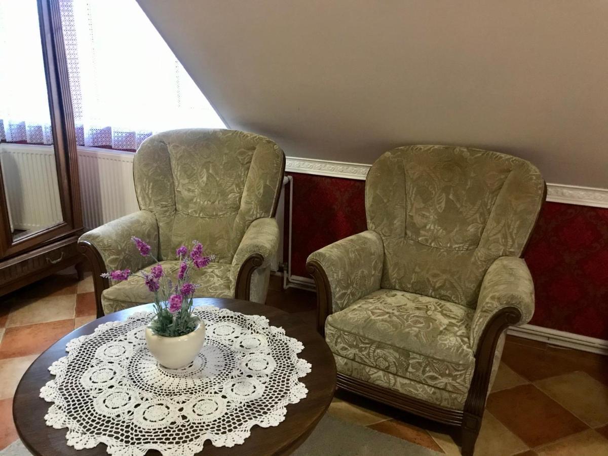 Dworek Biala Dama Nieborow Luaran gambar