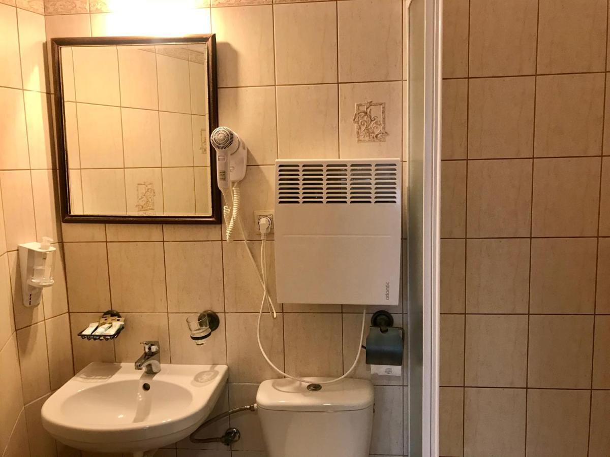 Dworek Biala Dama Nieborow Luaran gambar